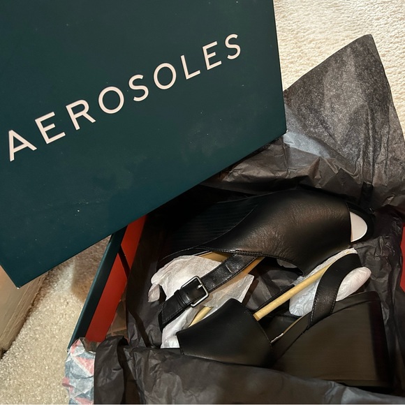 AEROSOLES Shoes - Aerosoles Wedge Shoe - Black Leather